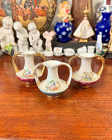 Mini vasinhos em porcelana anos 50.