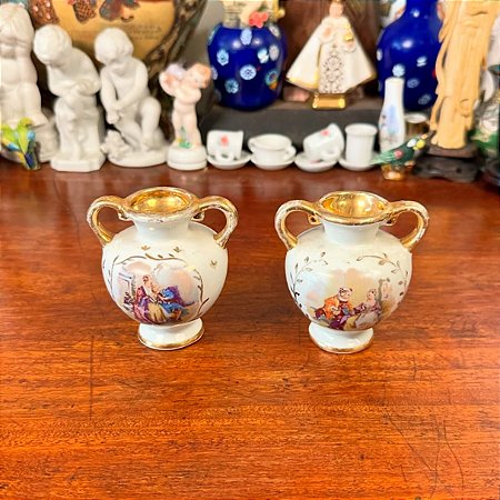 Par de mini ânforas antigas em porcelana.