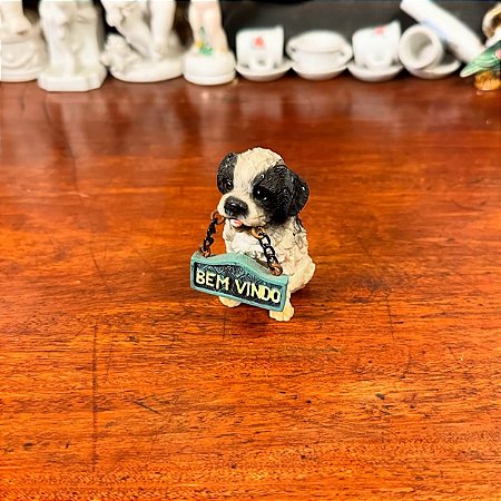 Delicado bibelô cachorrinho em resina