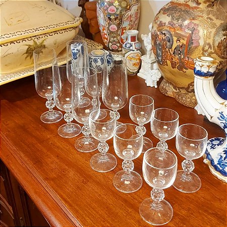 Belíssimas taças em cristal.