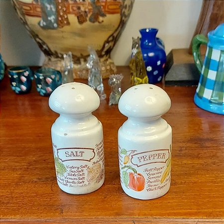 Antigo Saleiro e Pimenteiro Avon 80s.