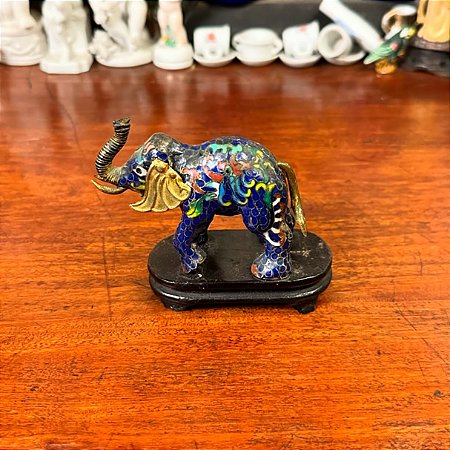 Elefante decorativo em cloisonné.
