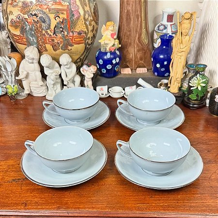 Conjunto com 4 xícaras em porcelana tcheca.