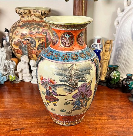 Vaso em antiga porcelana oriental.