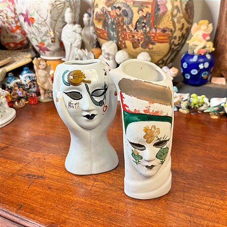 Par de vasinhos em porcelana chinesa.