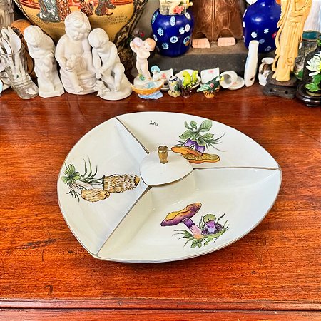 Petisqueira em antiga porcelana Schmidt.