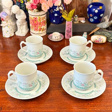 Xícaras de café em porcelana Schmidt.
