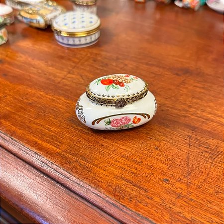 Caixinha em porcelana Delprado.