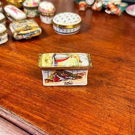 Caixinha em porcelana Delprado.