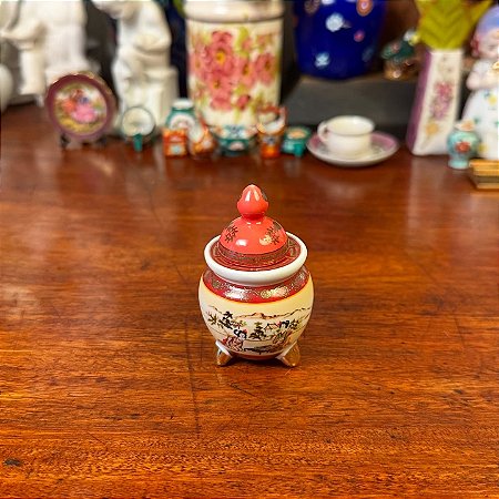 Potiche miniatura em porcelana Delprado.