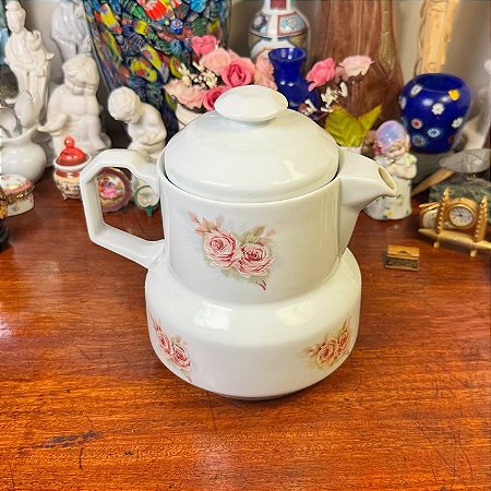 Bule em antiga porcelana S.