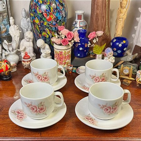 Conjunto xícaras em antiga porcelana S.