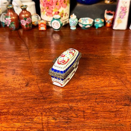 Antiga caixinha em porcelana Art.