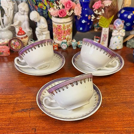 Xícara de chá em antiga porcelana Jundiaí.