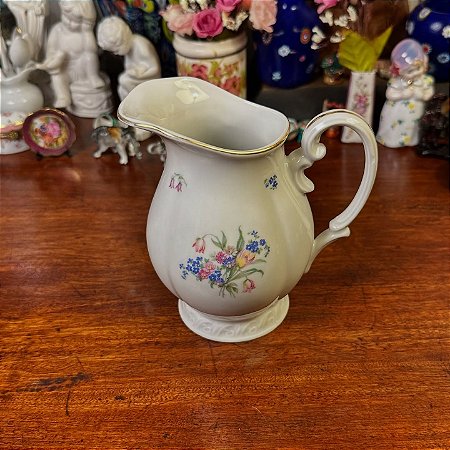 Cremeira em antiga porcelana tcheca.