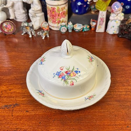 Manteigueira em antiga porcelana tcheca.