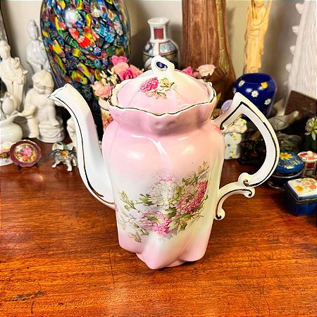 Bule de café em antiga porcelana.