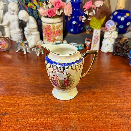 Cremeira em antiga porcelana alemã Alpete.
