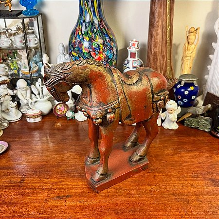 Escultura em madeira, cavalo oriental Tang.