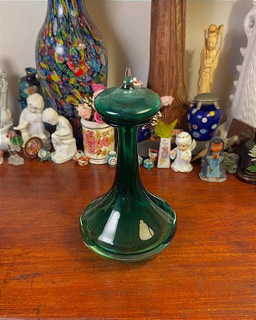 Antigo decanter em vidro.