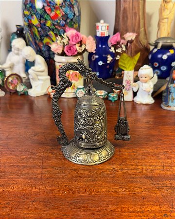 Sino de mesa orienta em metal.