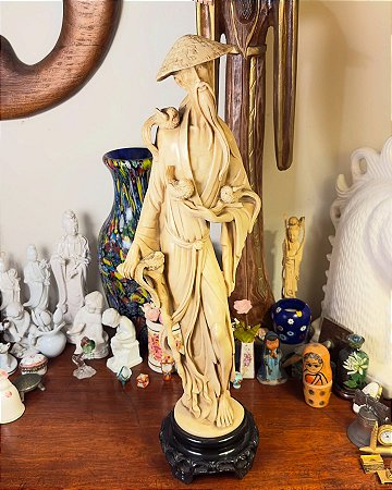 Antiga escultura Sábio Oriental em resina.