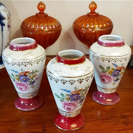 Vasinho de porcelana da década de 1950.