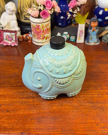 Elefante decorativo em cerâmica esmaltada