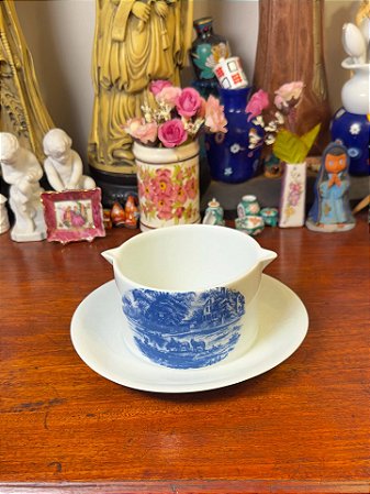 Molheira em porcelana Renner.