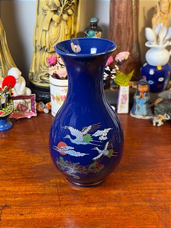 Vaso em antiga porcelana oriental em azul.