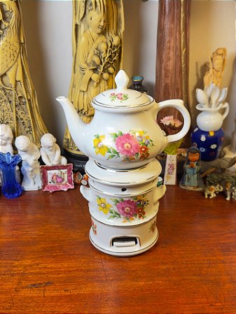 Bule e réchaud em porcelana alemã Dresde.