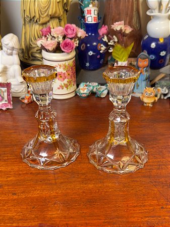 Elegante par de castiçais em cristal.