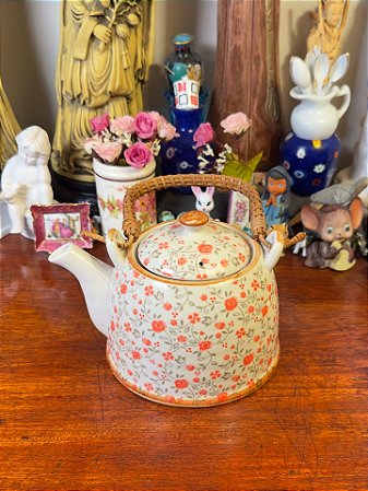 Chaleira em porcelana oriental com infusora