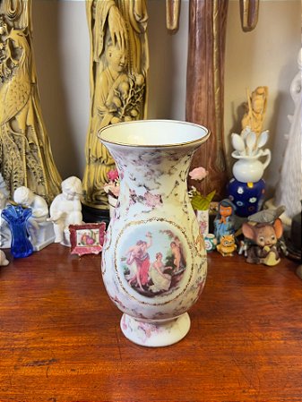 Antigo vaso em porcelana Real.