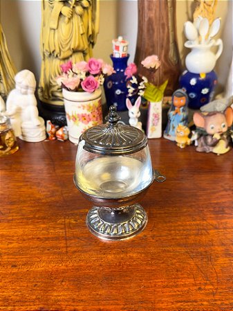 Antigo e elegante serviço de geleia.