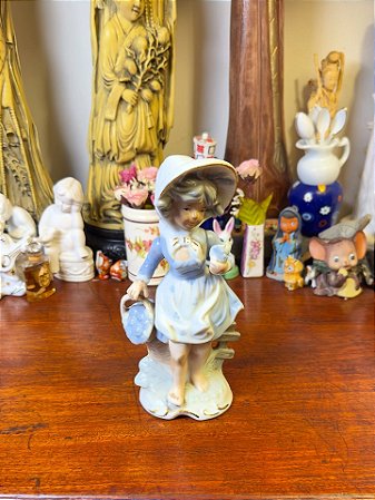 Belíssima escultura em porcelana.