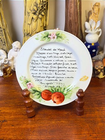 Prato decorativo em porcelana Schmidt.