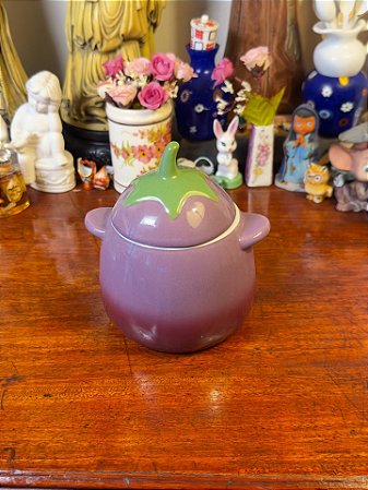 Antigo pote beringela em cerâmica esmaltada.