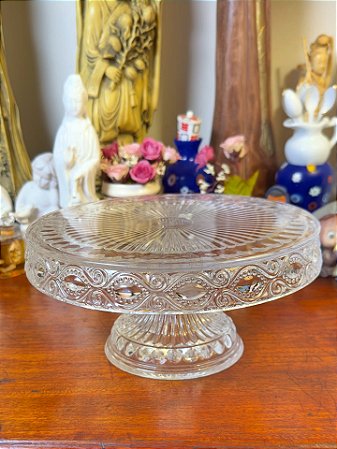 Elegante e delicada doceira em vidro.