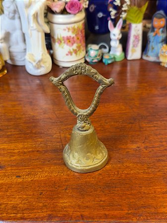 Antiga sineta em bronze.