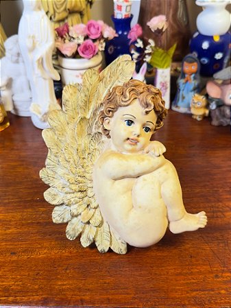 Escultura de parede em estuque.