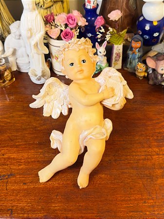 Anjo decorativo de parede em resina.