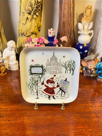 Pequena travessa pintada à mão.