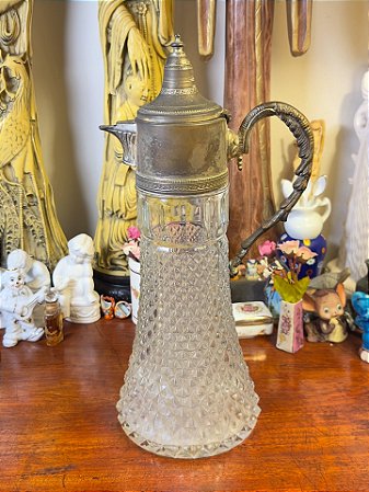 Antiga jarra italiana em vidro bico de jaca.