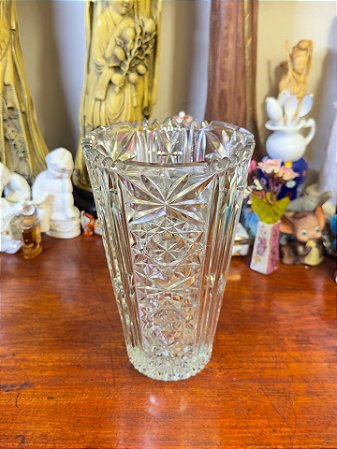 Elegante vaso em vidrão.