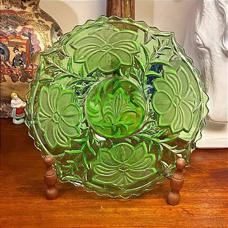 Antigo centro de mesa em estilo uralina.