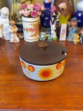 Farinheira em antiga porcelana Paraná.