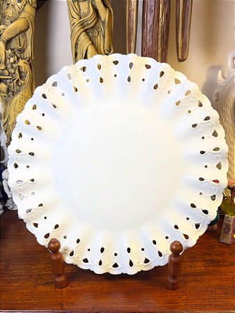 Prato medalhão em cerâmica esmaltada.