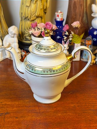 Bule em porcelana Barão do Rio Branco.