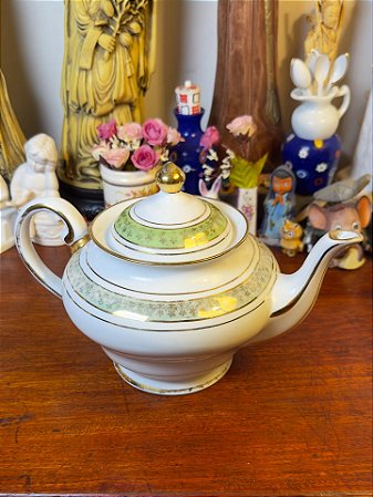 Bule de chá em porcelana Barão do Rio Branco.